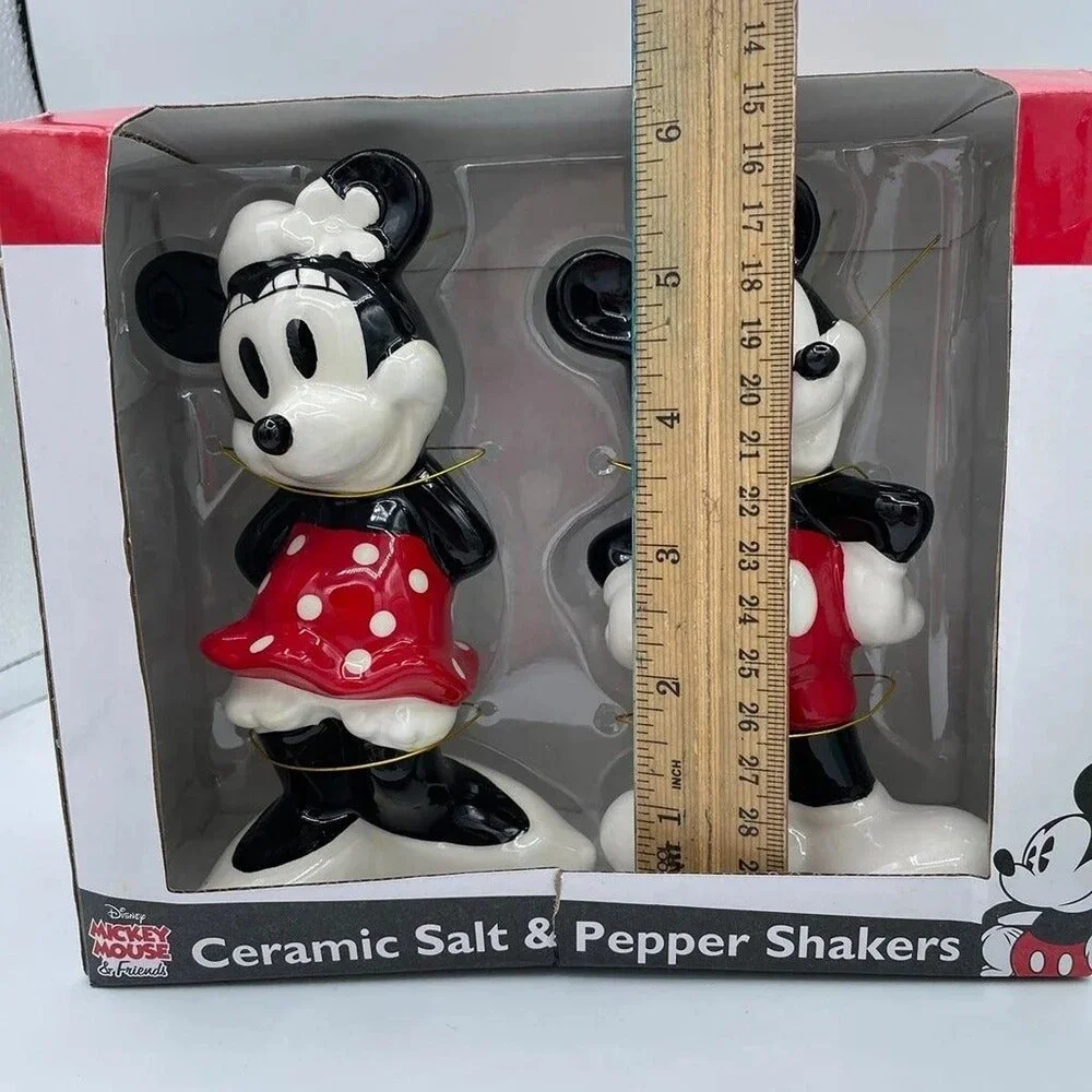 Brand new! Disney Mickey & Minnie Mouse classic ceramic salt & pepper shakers *